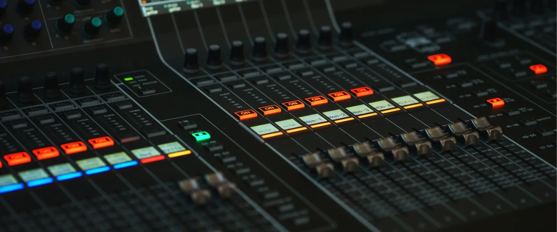tastiera acustica professionale per l'editing del suono